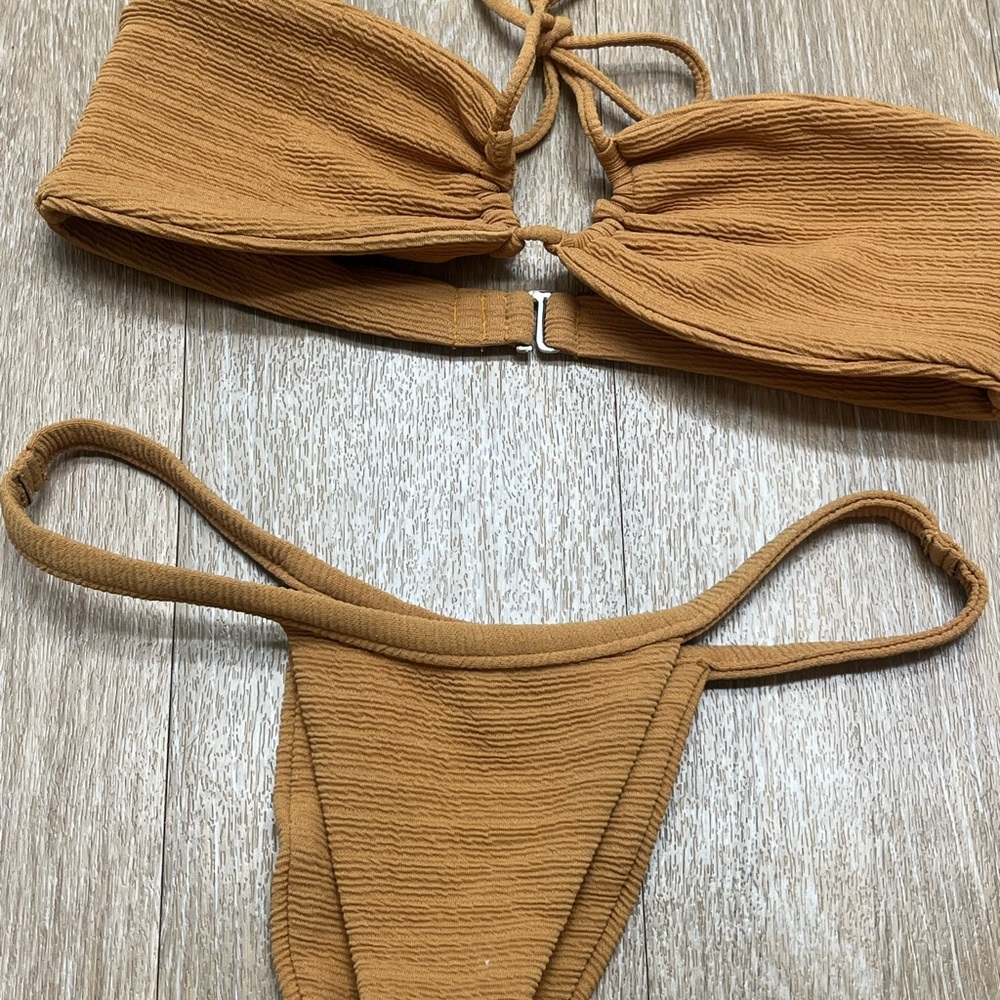 Bikini - Picture 2 of 2